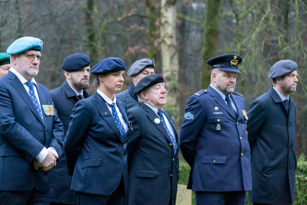 Lichtjes Op Oorlogsgraven Een Jaarlijkse Traditie Vol Eerbetoon Actueel Nieuws Uit Het Land