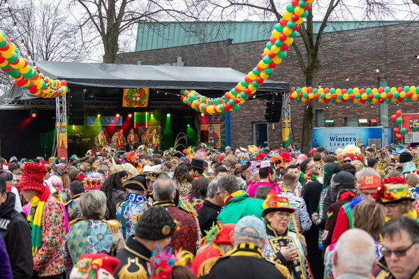 Hui-buute in Overloon: Een Onvergetelijke Carnavalsmiddag