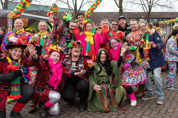 Hui-buute in Overloon: Een Onvergetelijke Carnavalsmiddag