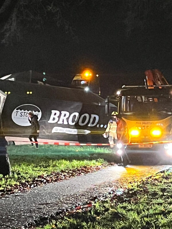 Update: Ernstig ongeluk op dijk bij Grave, man overleden