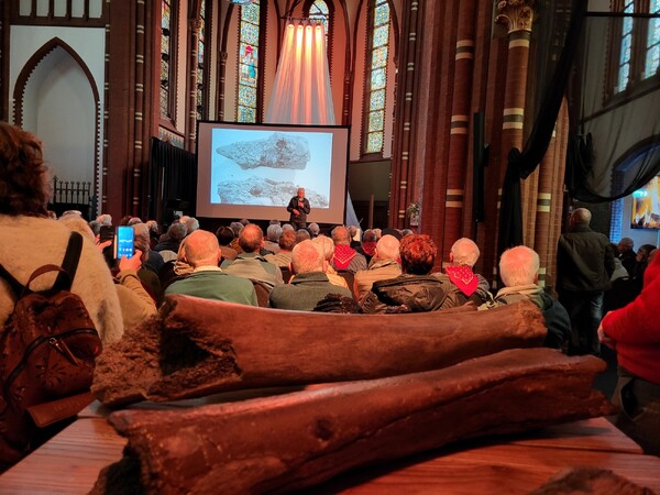 Presentatie archeologie Kraaijenbergse plassen en Maas