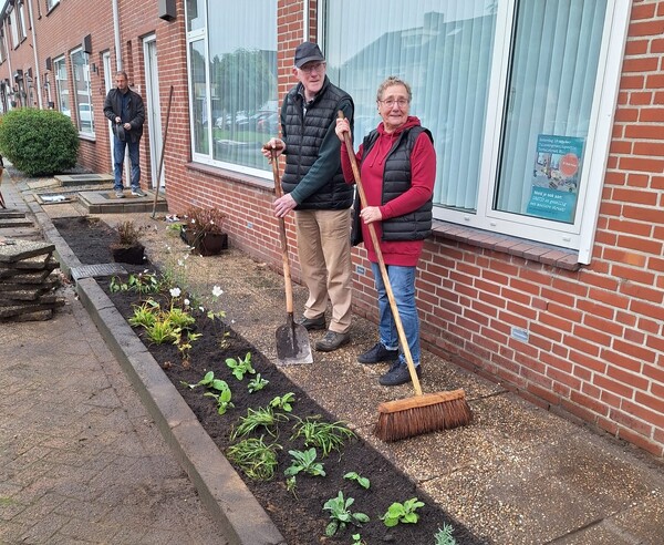 Bewoners in Mill halen tegels uit voortuin: meer groen en natuur, meer gezelligheid en minder wateroverlast  