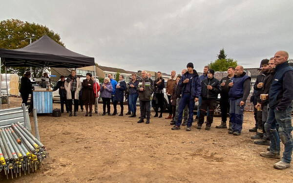 Eerste steen gelegd van nieuwe woonzorglocatie Het Elderomhuis in Boxmeer