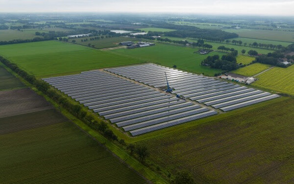 Statkraft legt laatste paneel op Zonnepark Wilbertoord in Noordoost Brabant