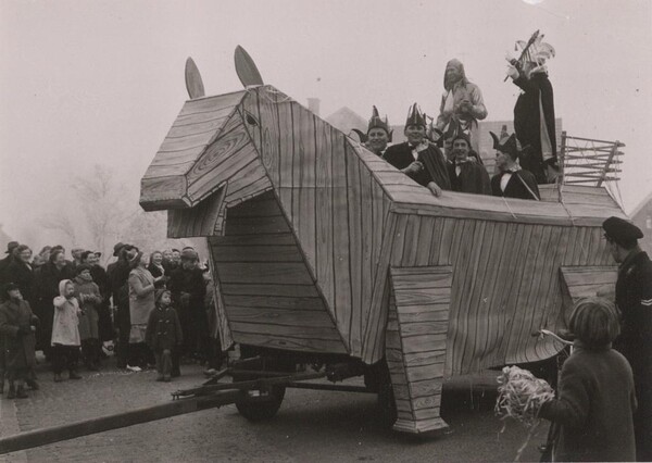 Carnaval in circa 1959 in Sint-Anthonis. (foto: Waarma)