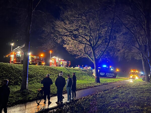 Update: Ernstig ongeluk op dijk bij Grave, man overleden