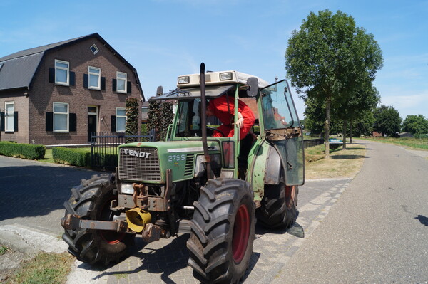 Govert Sweep aan het werk in sperziebonenveld