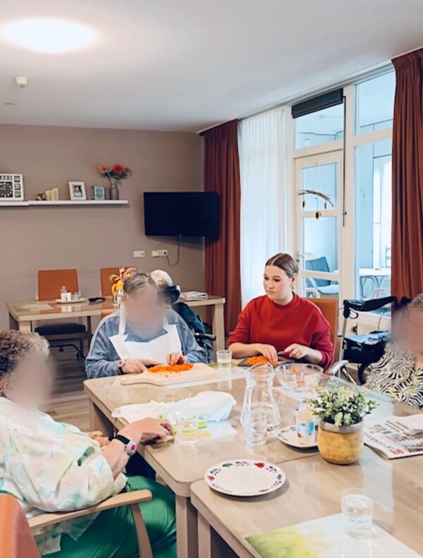 Leerlingen jenaplan en Stevensbeek verzorgen lunch voor mensen met Alzheimer