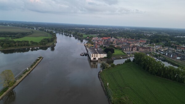 Dronebeelden en foto's van de gerepareerde stuw bij Nederasselt/Grave