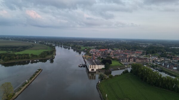 Dronebeelden en foto's van de gerepareerde stuw bij Nederasselt/Grave