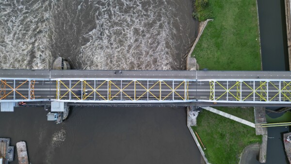 Dronebeelden en foto's van de gerepareerde stuw bij Nederasselt/Grave