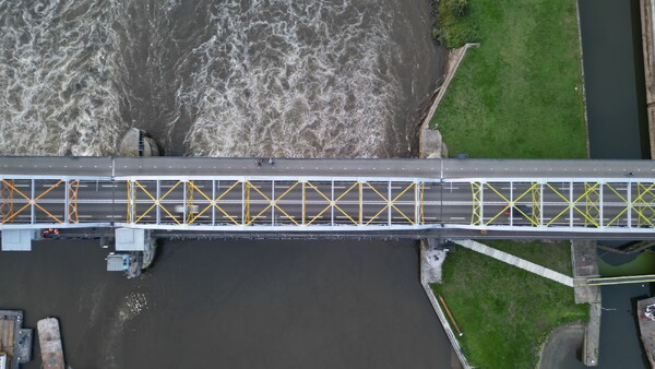 Dronebeelden en foto's van de gerepareerde stuw bij Nederasselt/Grave