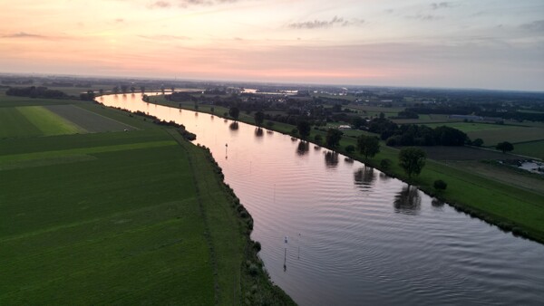 Dronebeelden en foto's van de gerepareerde stuw bij Nederasselt/Grave