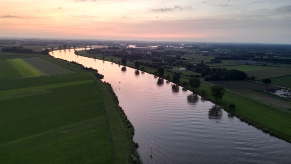 Dronebeelden en foto's van de gerepareerde stuw bij Nederasselt/Grave