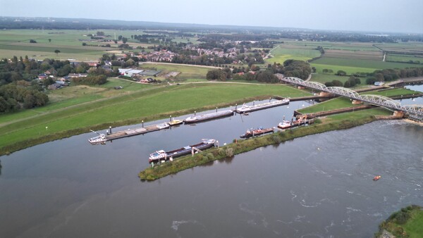 Dronebeelden en foto's van de gerepareerde stuw bij Nederasselt/Grave