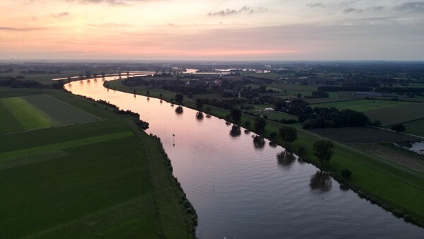 Dronebeelden en foto's van de gerepareerde stuw bij Nederasselt/Grave