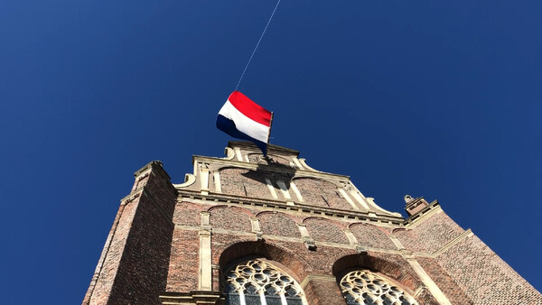 Vlaggen voor officieel einde 2e wereldoorlog