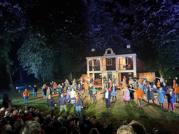 Nieuwe spectaculaire theaterproductie in Openluchttheater Overloon: “Het Huis 44-24”