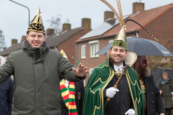 Kindcentrum 't Loont viert Carnaval met kleurrijke carnavalsoptocht