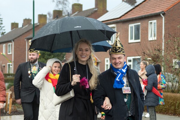 Kindcentrum 't Loont viert Carnaval met kleurrijke carnavalsoptocht