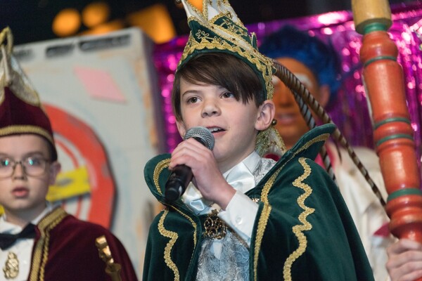 Onthulling jeugdprins en jeugdprinses Huibuukeland in Overloon