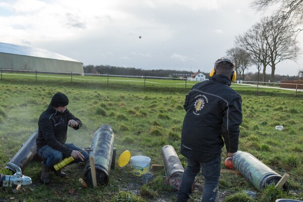 Carbidschieten carbid Helden van Loon