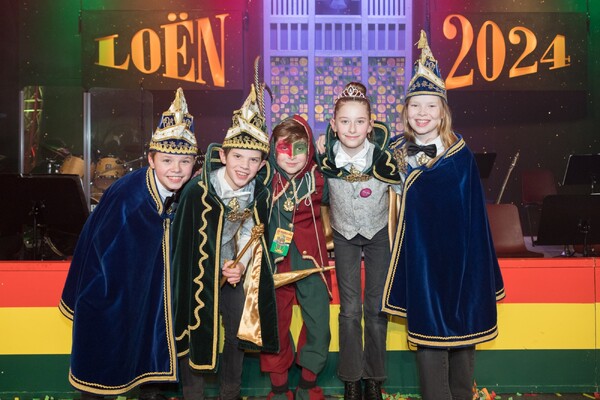 Onthulling jeugdprins en jeugdprinses Huibuukeland in Overloon