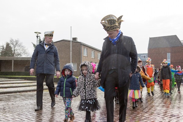 Kindcentrum 't Loont viert Carnaval met kleurrijke carnavalsoptocht