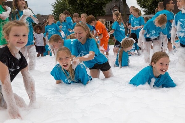 Kindervakantieweek in Overloon sluit af met een schuimparty