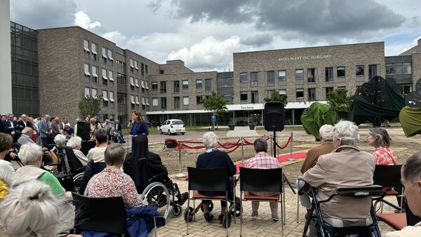 Officiële opening nieuwbouw Sint Anna Boxmeer met onthulling kunstwerk