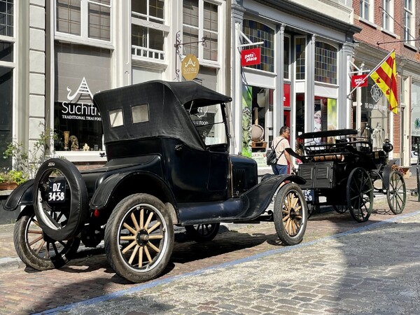 Klassieke auto’s in centrum hit tijdens Open Monumentendag 