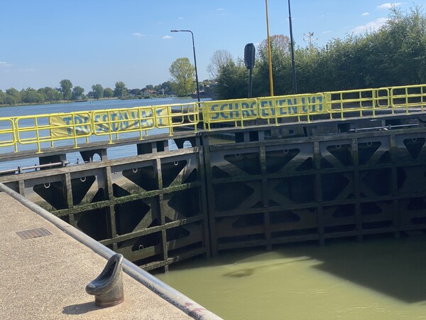 Sluisdeuren bij Grave weer in storing