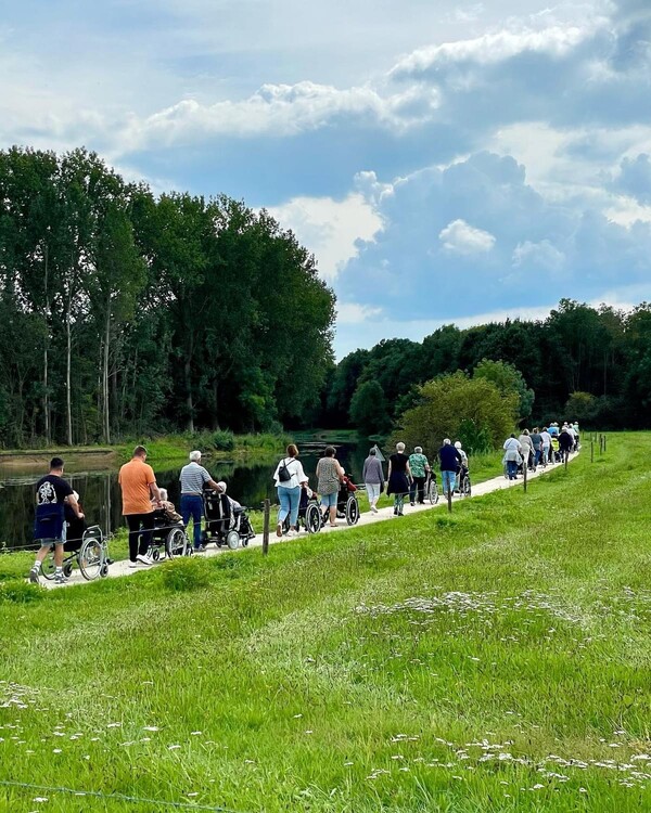 Bewoners van Catharinahof Grave lopen Vierdaagse met enthousiaste vrijwilligers