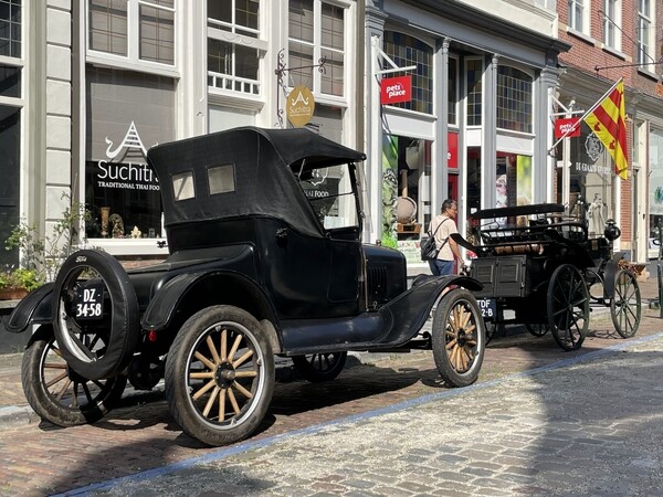 Klassieke auto’s in centrum hit tijdens Open Monumentendag 