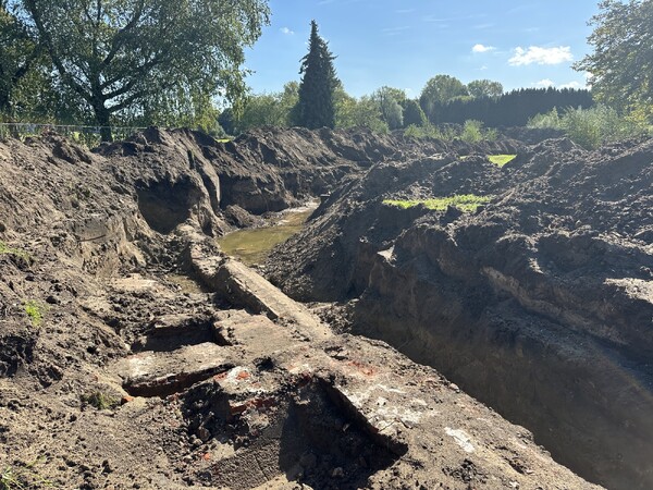 Oude vestingmuur blootgelegd