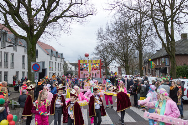 Kleurrijke Carnavalsoptocht in Overloon