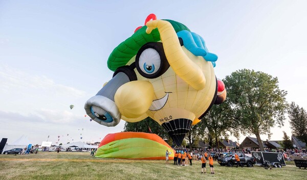 11e editie Ballonfestival Grave met superballon Mister Globie