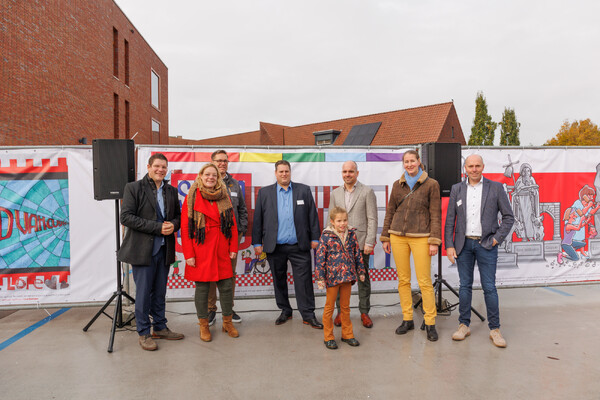 Officiële aftrap verbouwing gemeentehuis