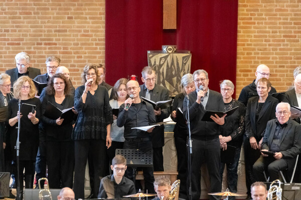 vieren en herdenken 80-jarige bevrijding in Overloon