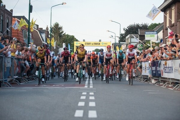 Daags na de Tour: Een Traditie van Wielrennen en Feestvieren