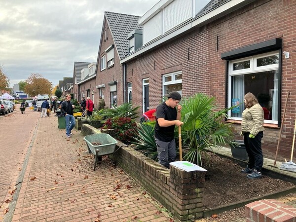 Bewoners in Boxmeer vergroenen voortuinen: klimaatbestendiger én gezelliger