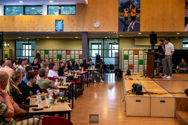 Feestelijke diploma-uitreikingen Elzendaalcollege-Metameer