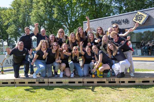 Vrouwen SSS'18 uit overloon gehuldigd na promotie naar 1ste klasse