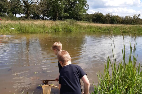 IVN jeugd op watersafari