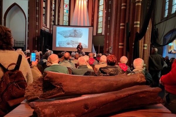 Presentatie archeologie Kraaijenbergse plassen en Maas