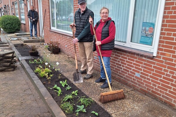 Bewoners in Mill halen tegels uit voortuin: meer groen en natuur, meer gezelligheid en minder wateroverlast  