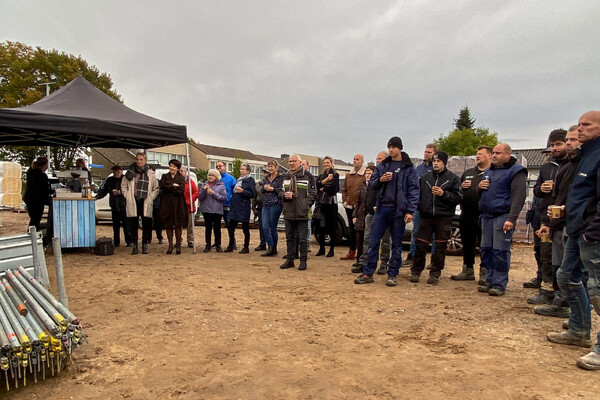 Eerste steen gelegd van nieuwe woonzorglocatie Het Elderomhuis in Boxmeer