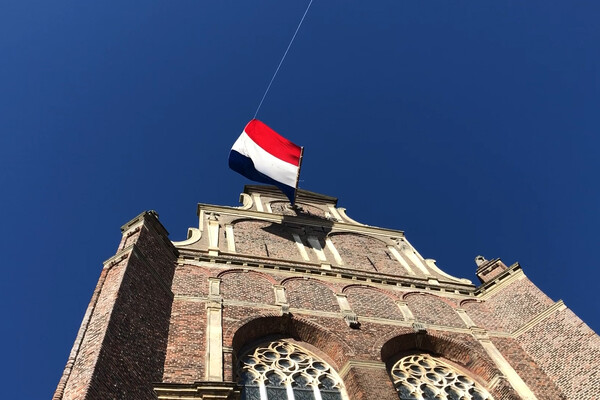 Vlaggen voor officieel einde 2e wereldoorlog