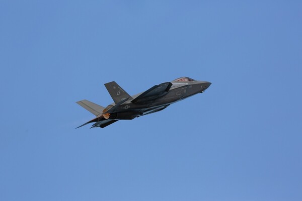 Air Combat Command vliegt in de avonduren 