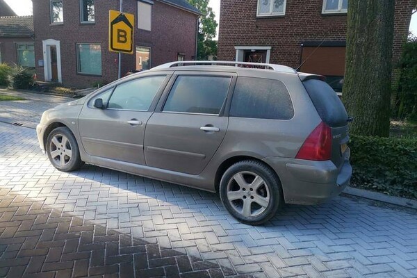 Vernieling bij tankstation in Overloon: getuigen gezocht!